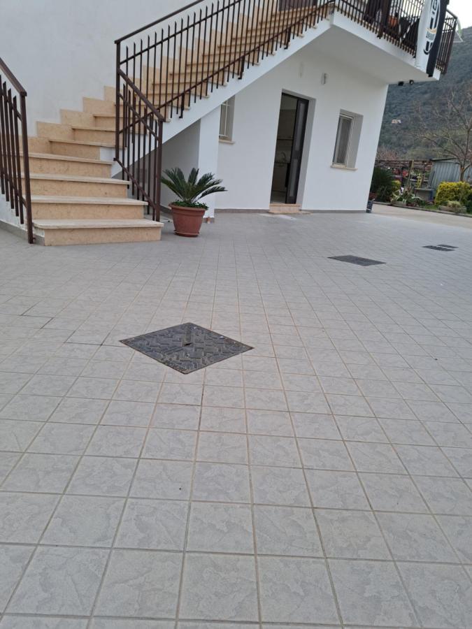 شقة A Casa Di Andrea Francesco فوندي المظهر الخارجي الصورة