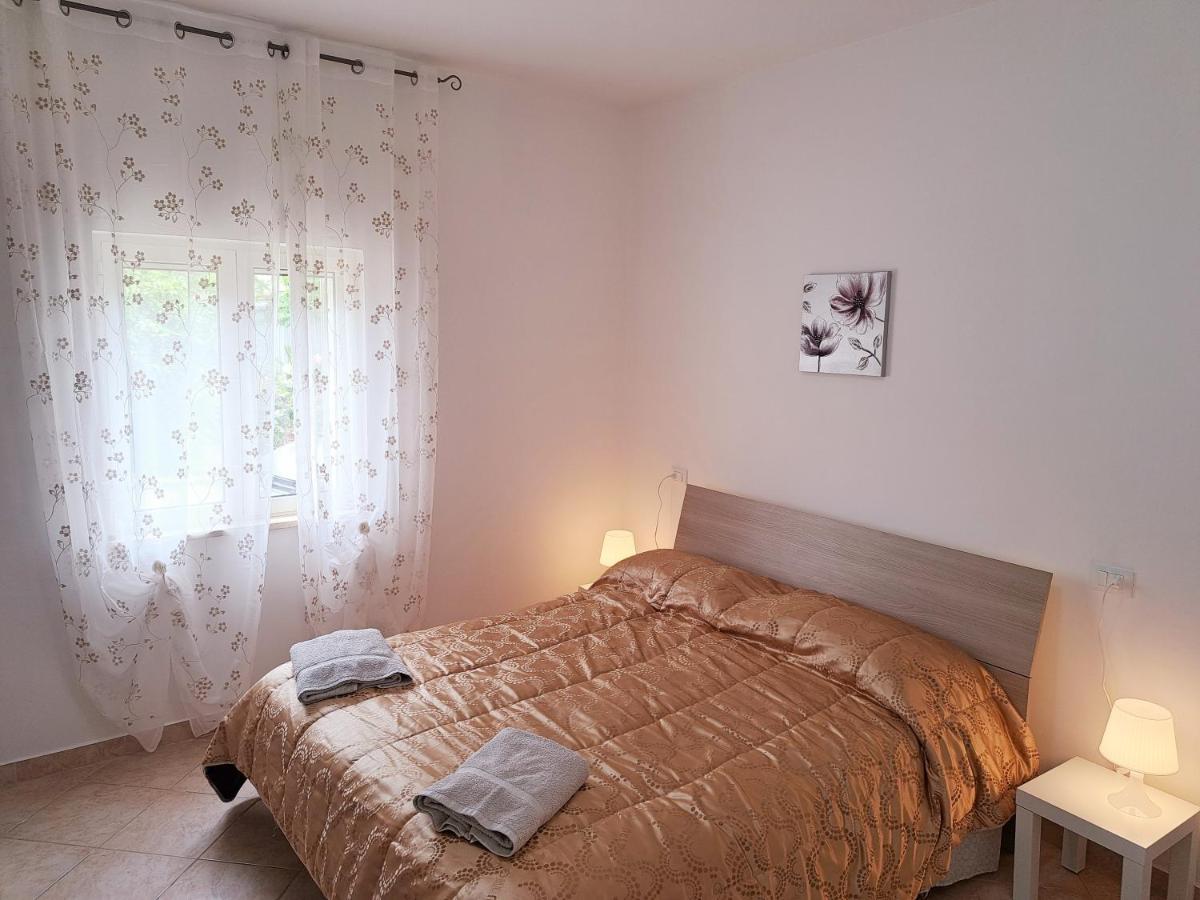 شقة A Casa Di Andrea Francesco فوندي المظهر الخارجي الصورة